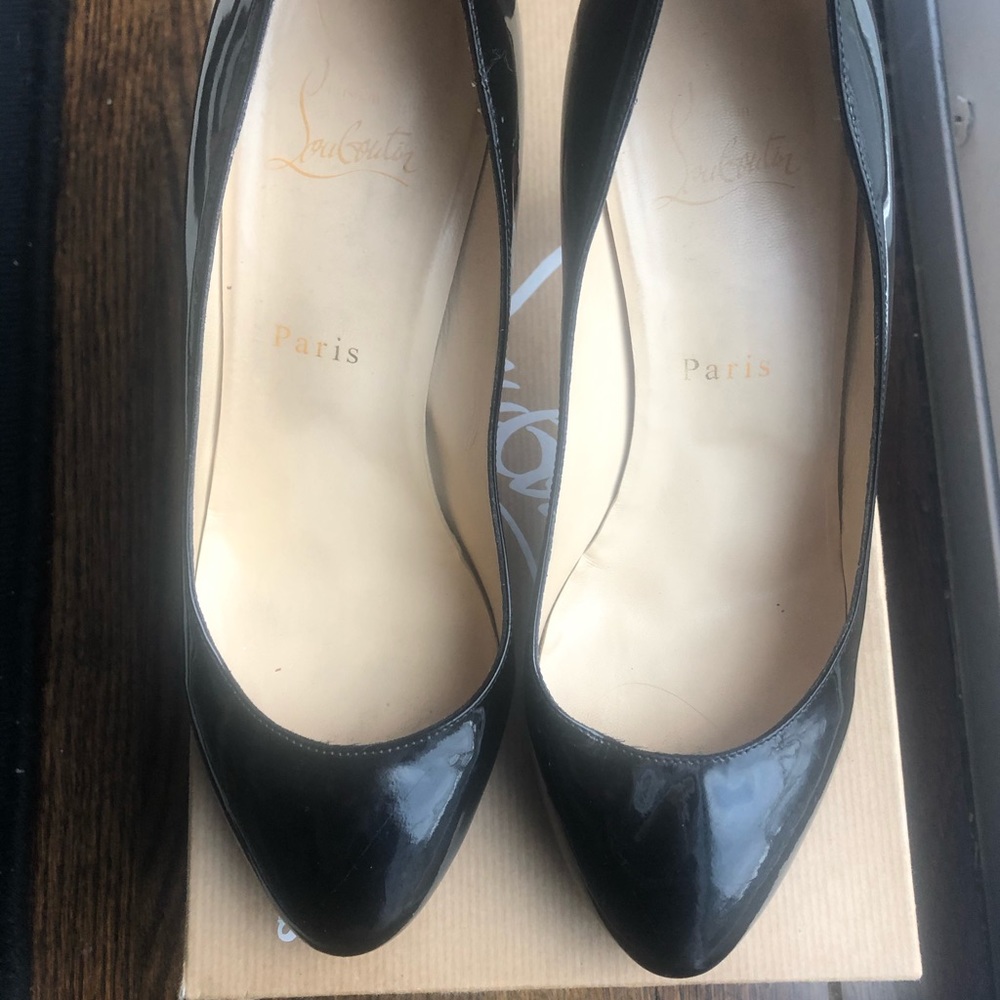 Black patent Louboutin pump